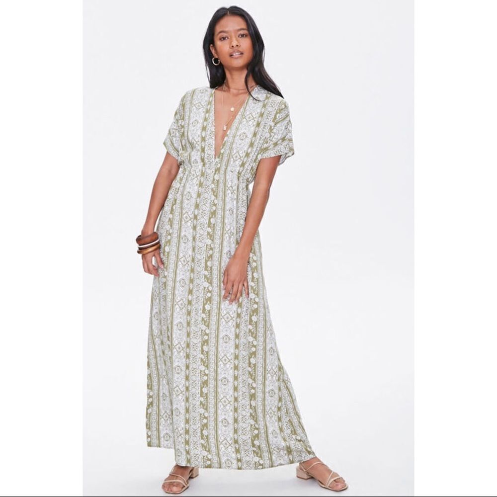 ✨ Plunging Floral Maxi Dress✨